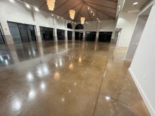 concrete-polishing-in-commercial-building